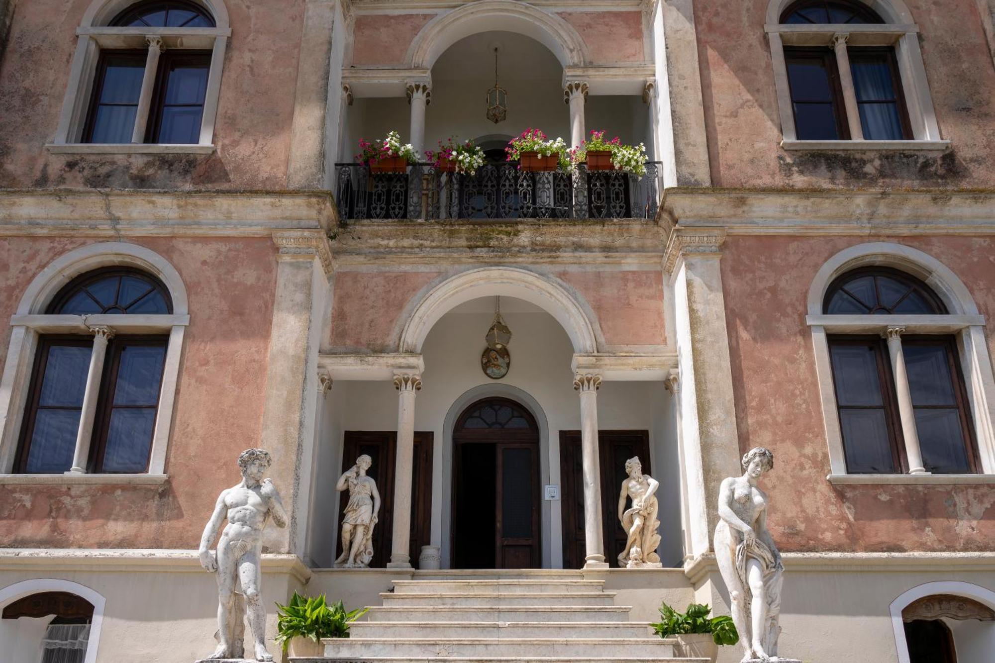 Villa Petri Vicopisano ภายนอก รูปภาพ